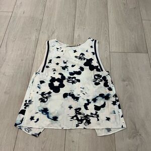 Townes women floral top size s